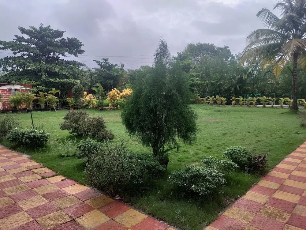 Пляж Мандва: Opulence Resort Awas Alibag