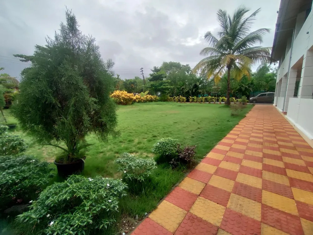 Пляж Мандва: Opulence Resort Awas Alibag