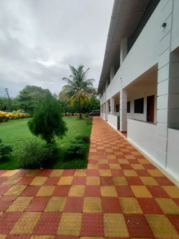 Пляж Мандва: Opulence Resort Awas Alibag