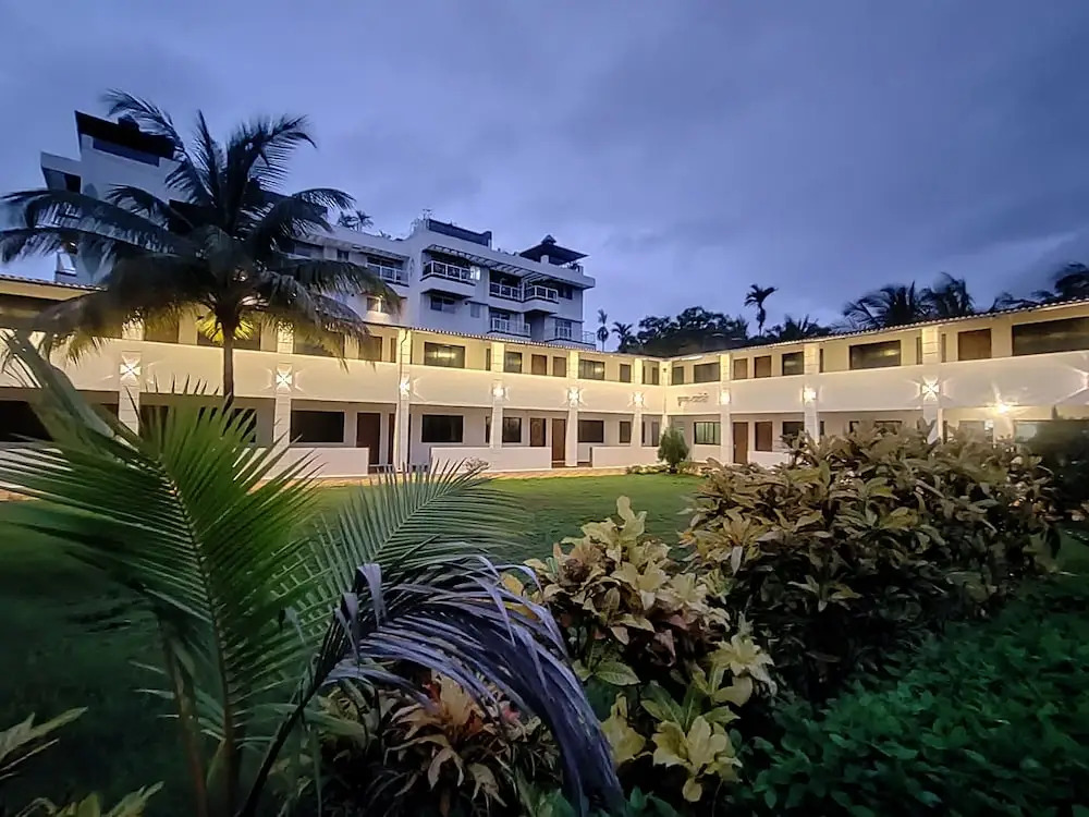 Пляж Мандва: Opulence Resort Awas Alibag