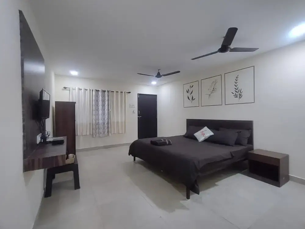 Пляж Мандва: Opulence Resort Awas Alibag