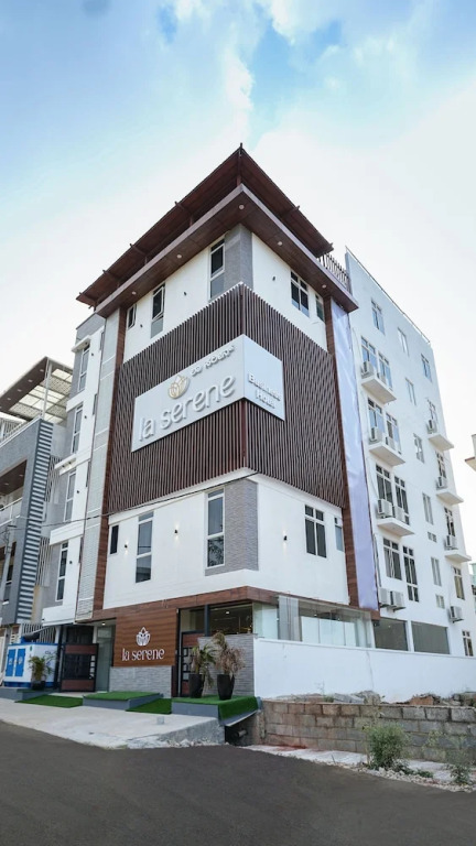 Бангалор: La Serene Business Hotel - Manyata Tech Park