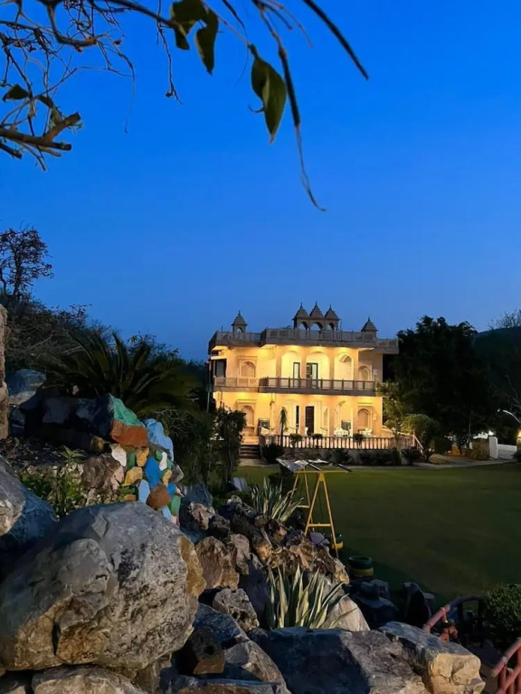 Алвар: Naman Bagh