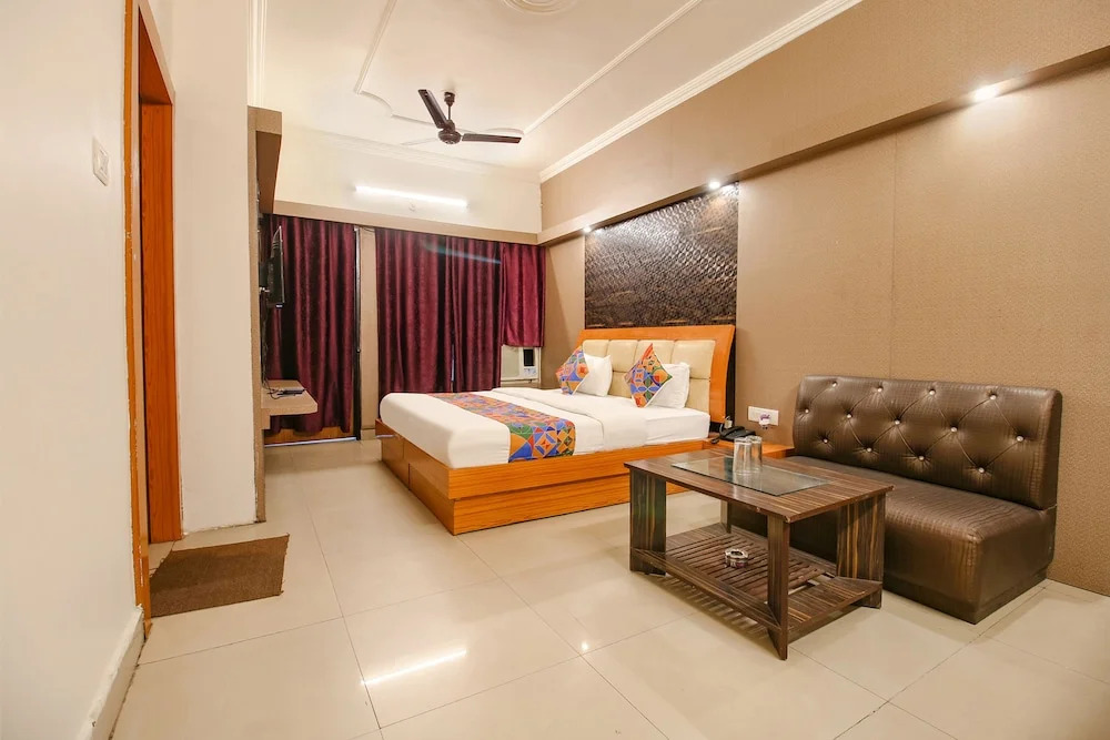 Бхопал: FabHotel Neena Palace