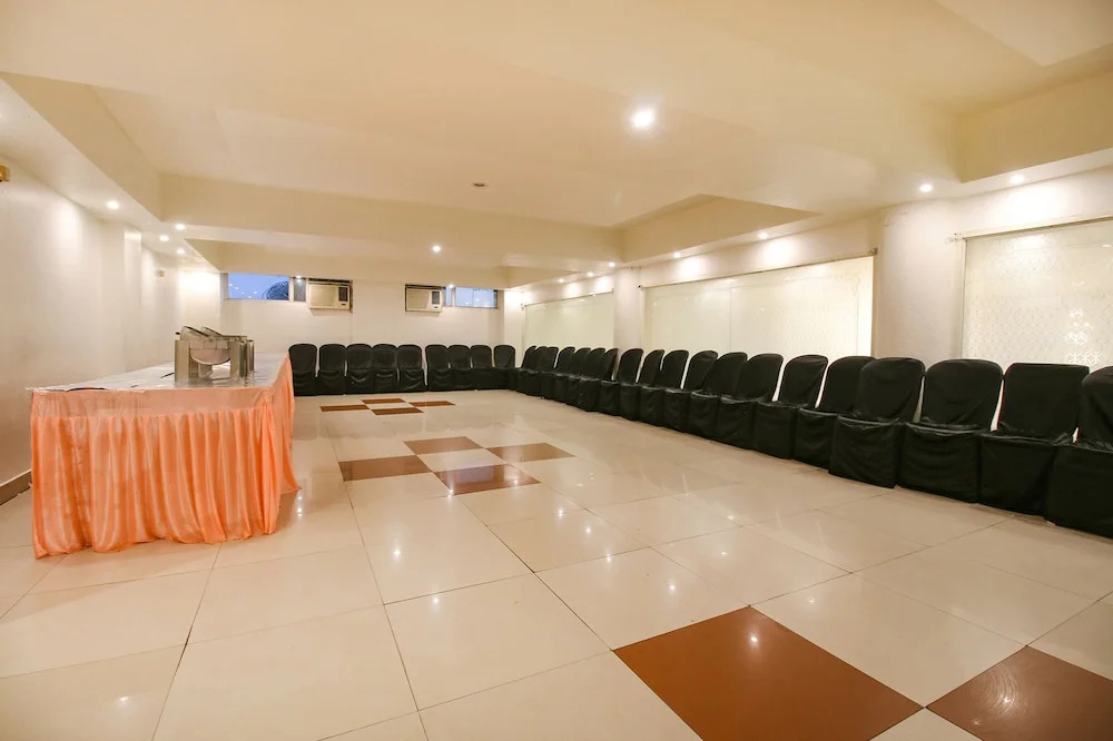 Бхопал: FabHotel Neena Palace