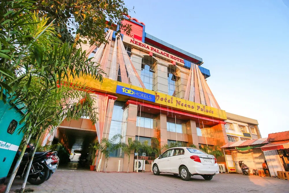Бхопал: FabHotel Neena Palace