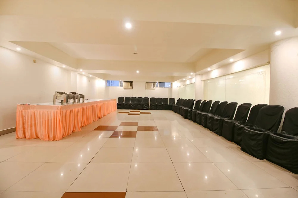 Бхопал: FabHotel Neena Palace
