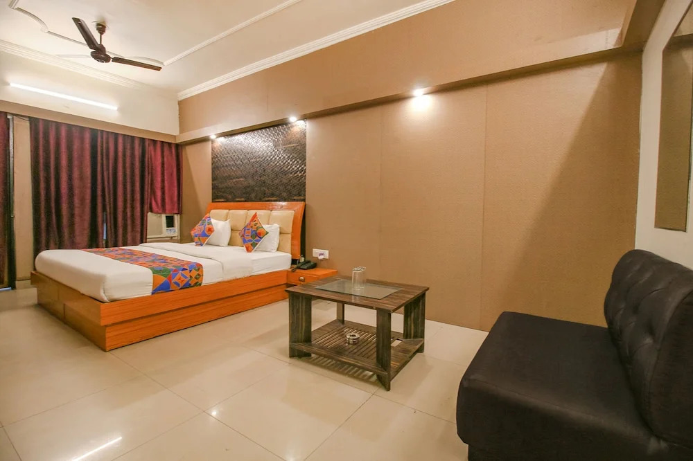 Бхопал: FabHotel Neena Palace