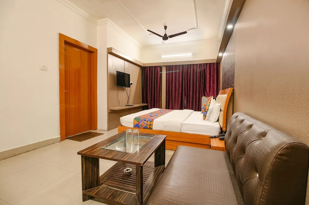 Бхопал: FabHotel Neena Palace