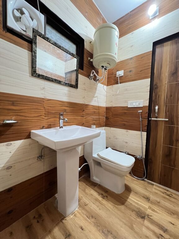 Чамба: Canadian Cottage Dalhousie