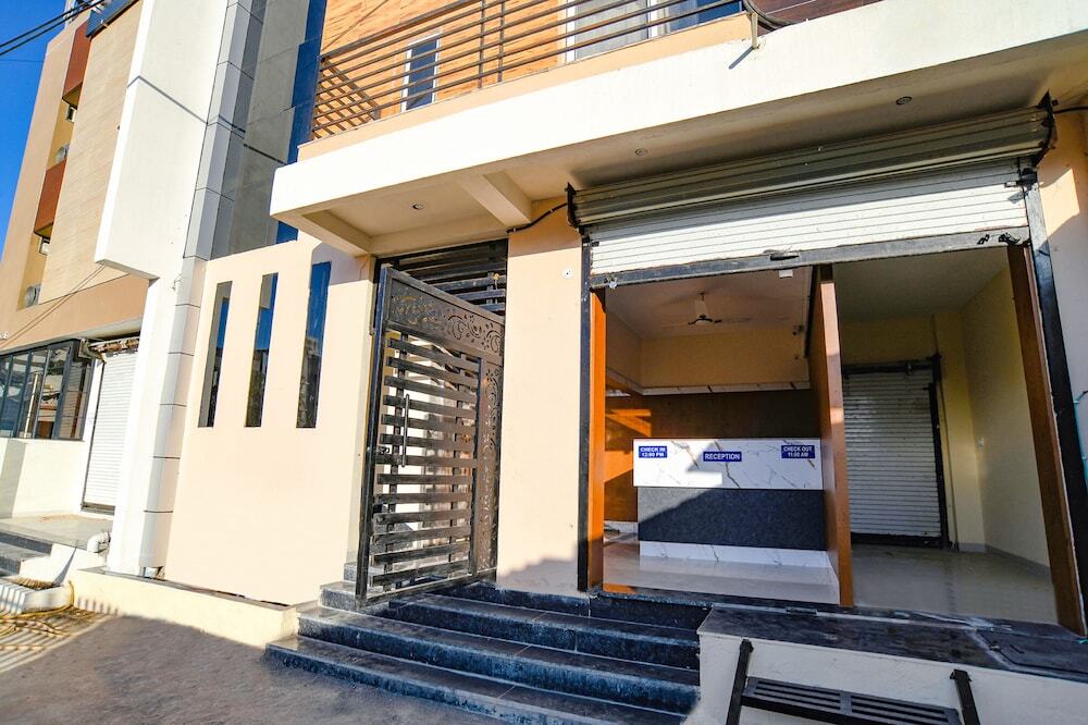 Индаур: FabHotel Grand Giriraj