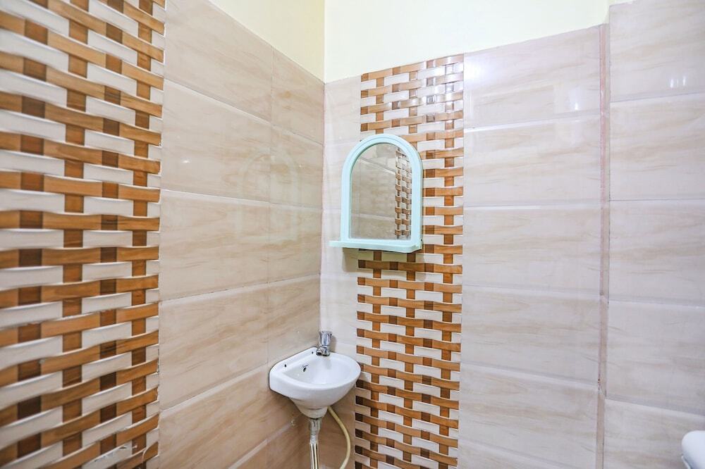 Канпур: Fabexpress Kanha Dham