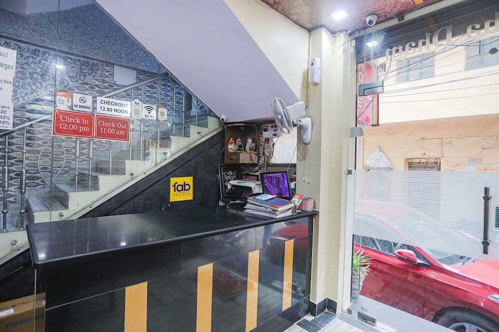 Канпур: Fabexpress Kanha Dham