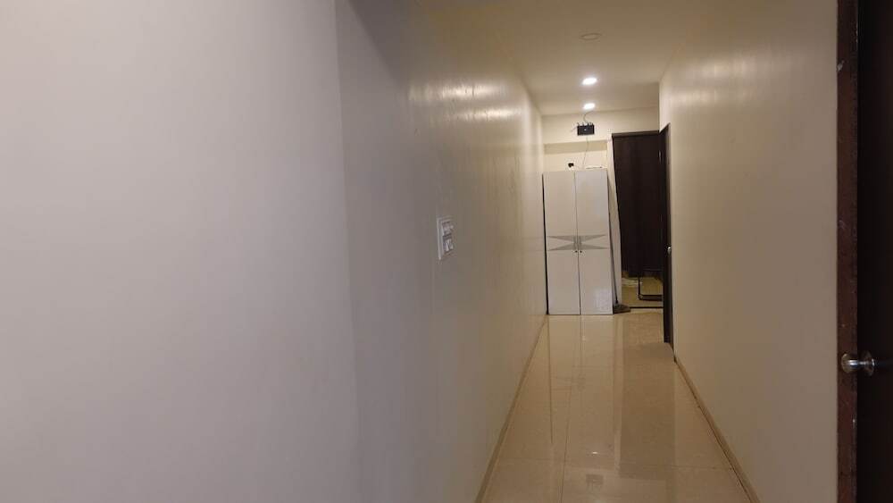 Мумбаи: Hotel Wind Flower Regency - Near Kokilaben Hospital