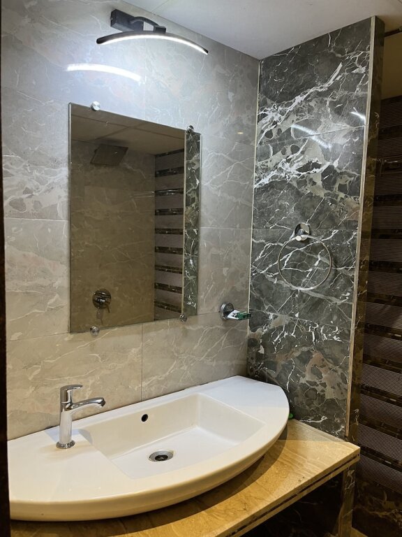 Мумбаи: Hotel Wind Flower Regency - Near Kokilaben Hospital