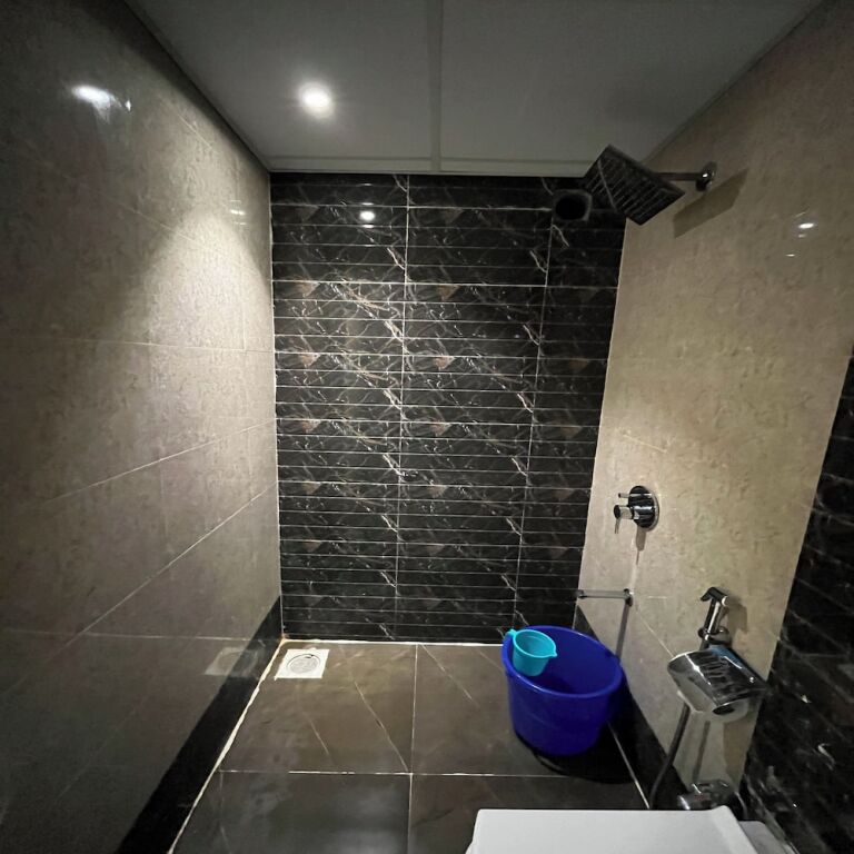 Мумбаи: Hotel Wind Flower Regency - Near Kokilaben Hospital