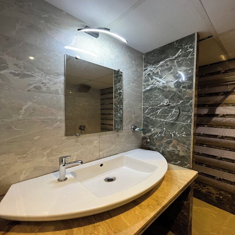 Мумбаи: Hotel Wind Flower Regency - Near Kokilaben Hospital