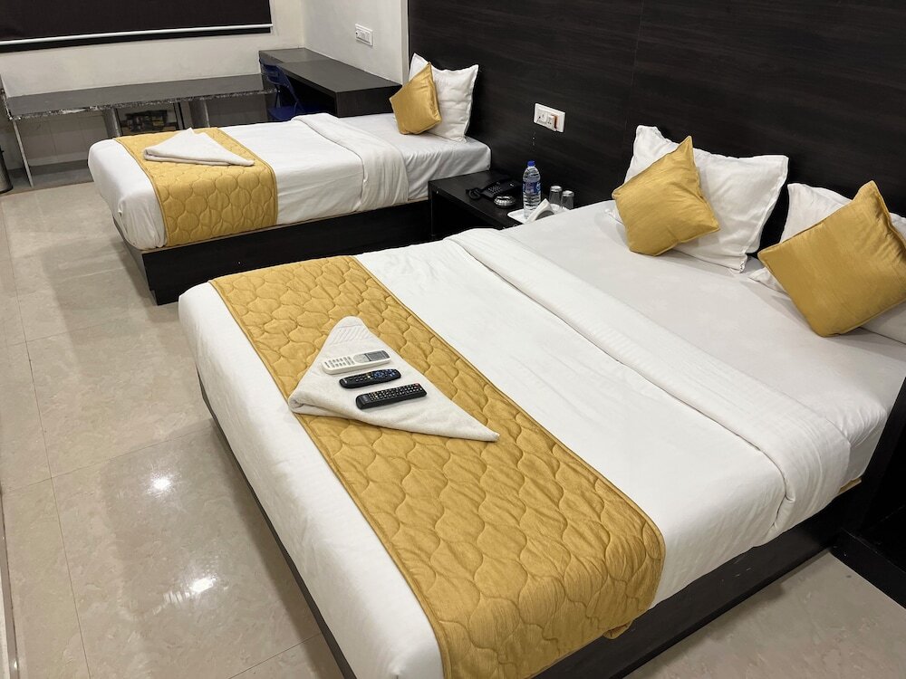 Мумбаи: Hotel Wind Flower Regency - Near Kokilaben Hospital