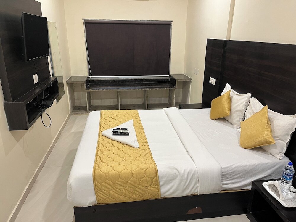 Мумбаи: Hotel Wind Flower Regency - Near Kokilaben Hospital