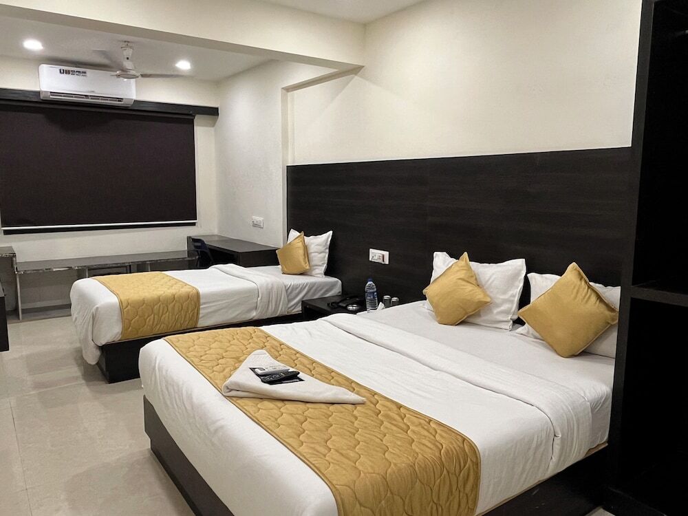 Мумбаи: Hotel Wind Flower Regency - Near Kokilaben Hospital