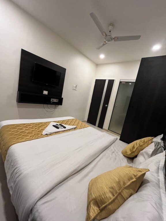 Мумбаи: Hotel Wind Flower Regency - Near Kokilaben Hospital