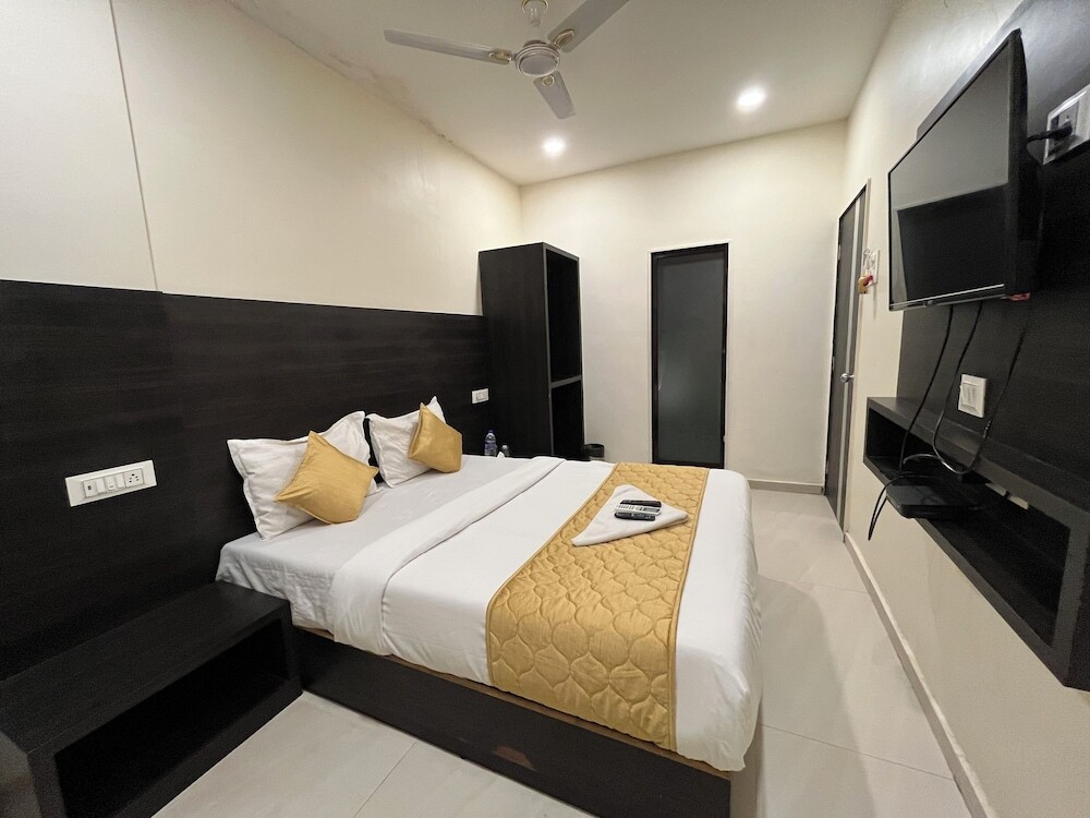 Мумбаи: Hotel Wind Flower Regency - Near Kokilaben Hospital