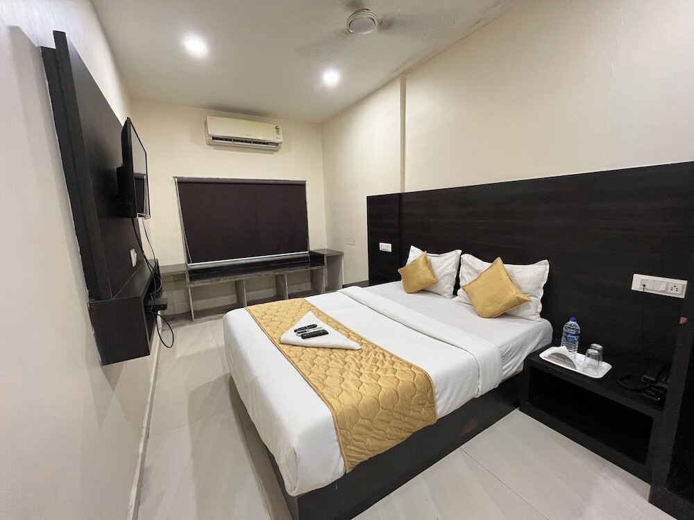 Мумбаи: Hotel Wind Flower Regency - Near Kokilaben Hospital