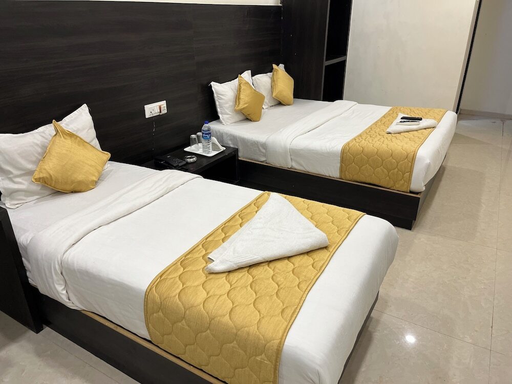 Мумбаи: Hotel Wind Flower Regency - Near Kokilaben Hospital