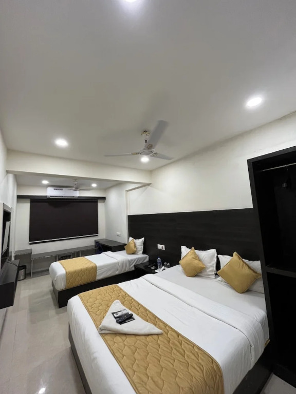 Мумбаи: Hotel Wind Flower Regency - Near Kokilaben Hospital