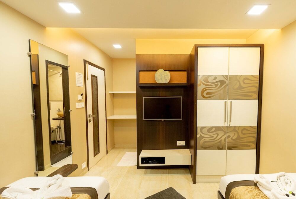 Мумбаи: The Majlis Hotel - Near Taj Hotel Colaba