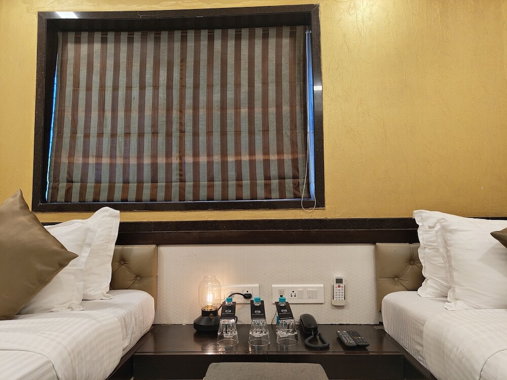 Мумбаи: The Majlis Hotel - Near Taj Hotel Colaba