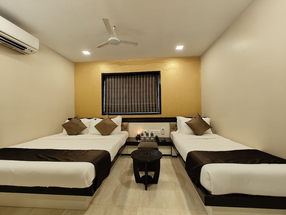 Мумбаи: The Majlis Hotel - Near Taj Hotel Colaba