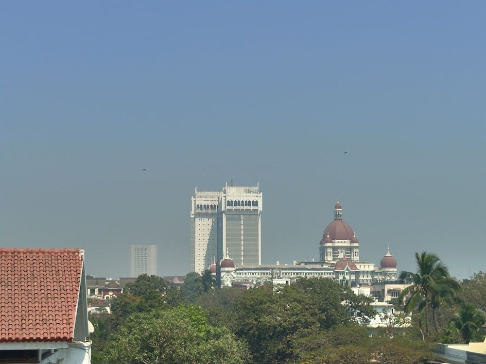 Мумбаи: The Majlis Hotel - Near Taj Hotel Colaba