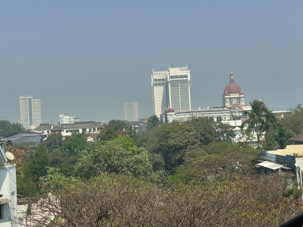 Мумбаи: The Majlis Hotel - Near Taj Hotel Colaba