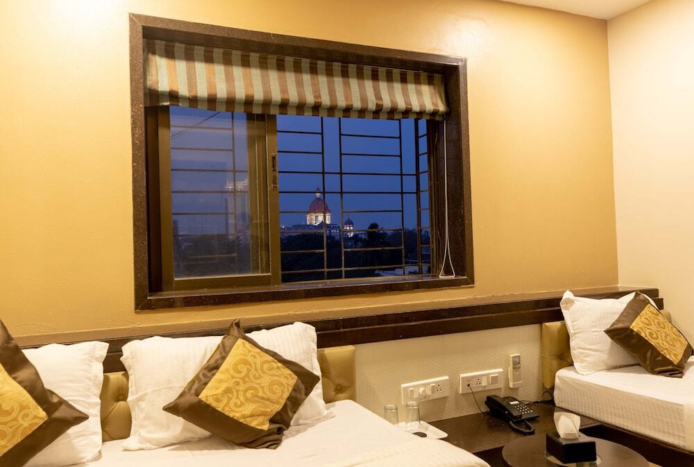 Мумбаи: The Majlis Hotel - Near Taj Hotel Colaba