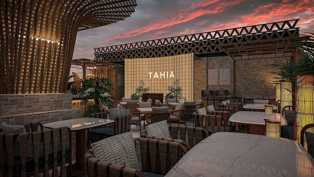 Нойда: The Eliot Hotel & Banquet