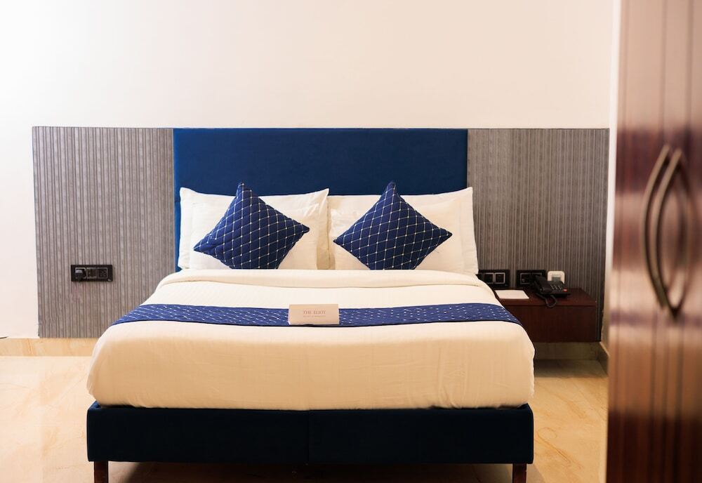 Нойда: The Eliot Hotel & Banquet
