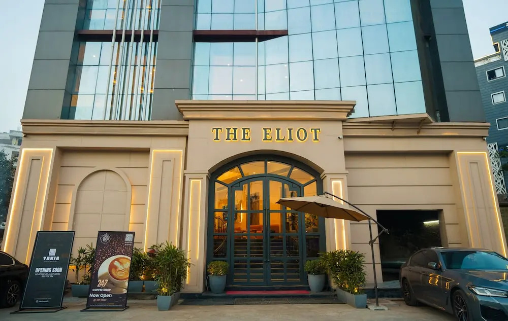 Нойда: The Eliot Hotel & Banquet
