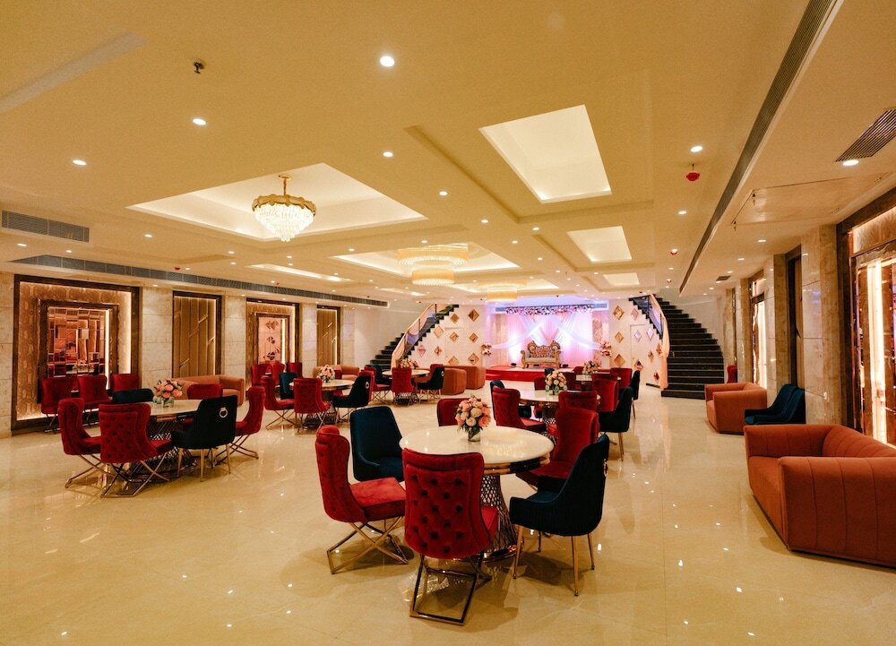 Нойда: The Eliot Hotel & Banquet