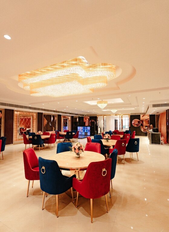 Нойда: The Eliot Hotel & Banquet