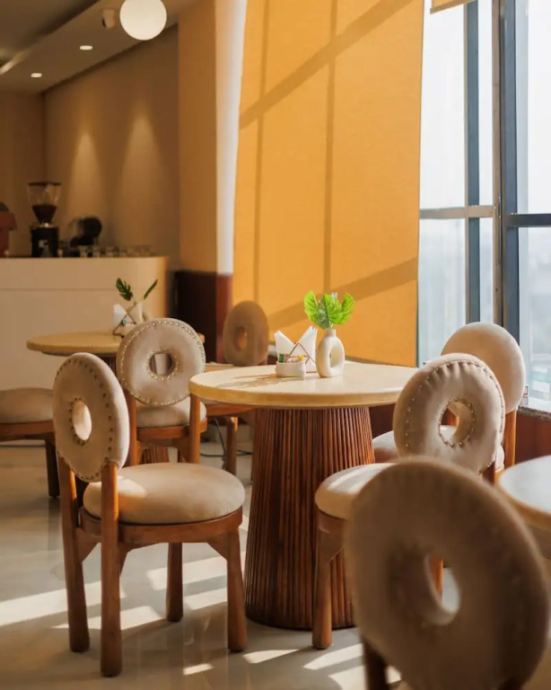 Нойда: The Eliot Hotel & Banquet