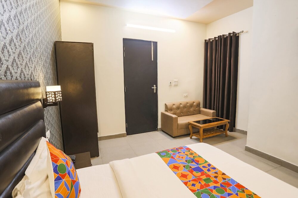 Газиабад: FabHotel The Diamond