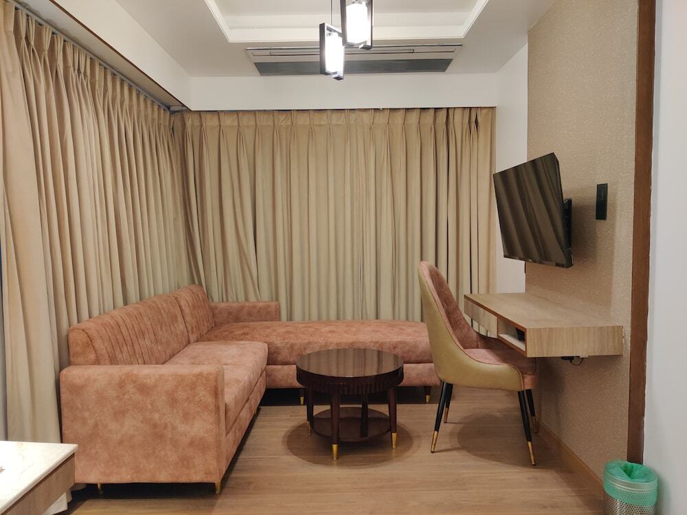 Нагпур: The Seven Hotel