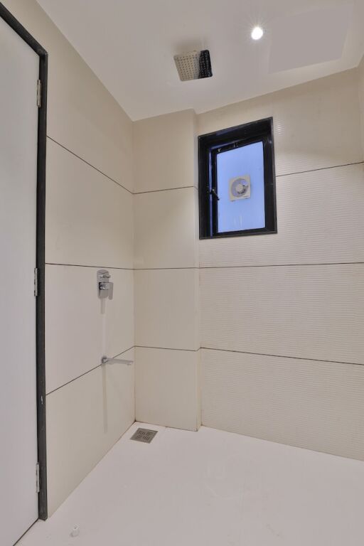 Сурат: Hotel Elements