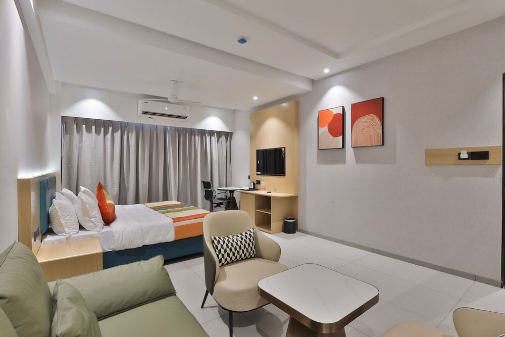 Сурат: Hotel Elements