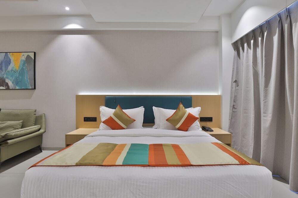Сурат: Hotel Elements