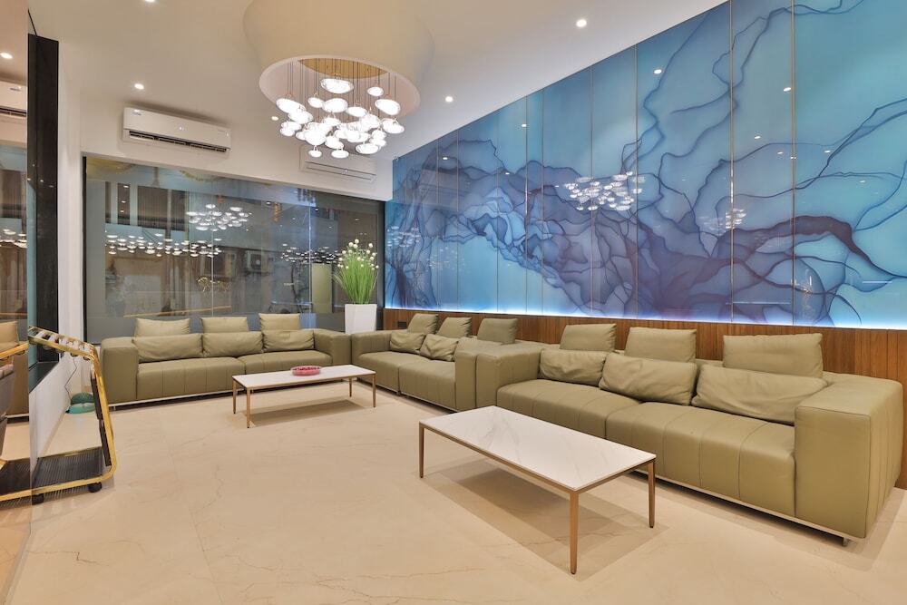 Сурат: Hotel Elements