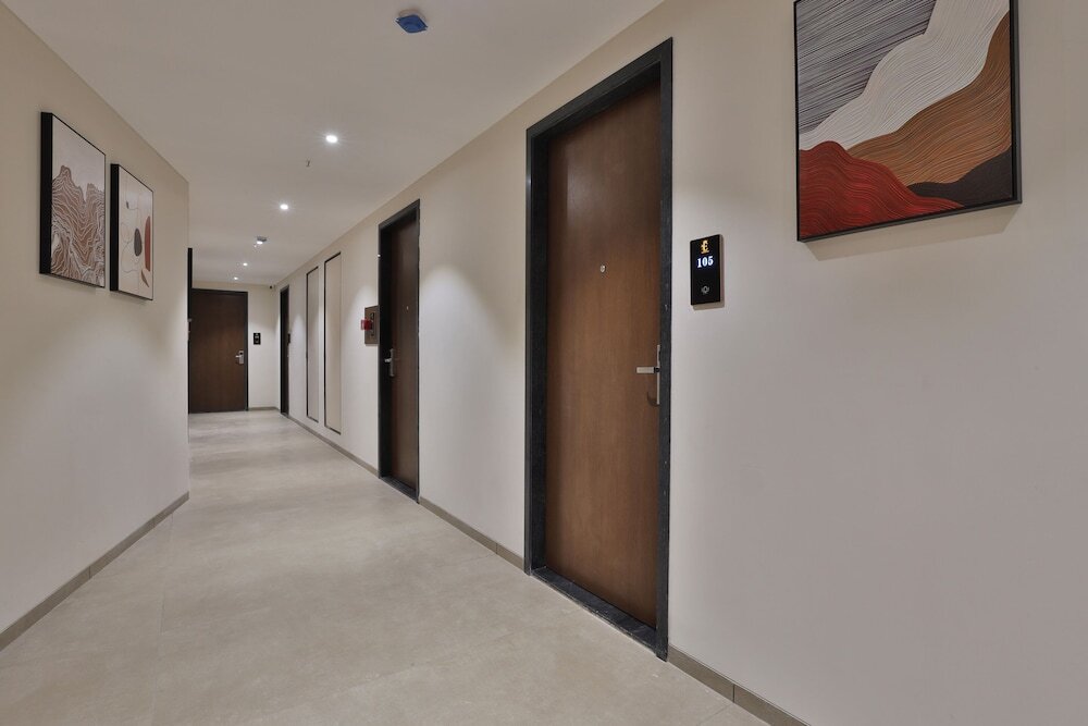 Сурат: Hotel Elements