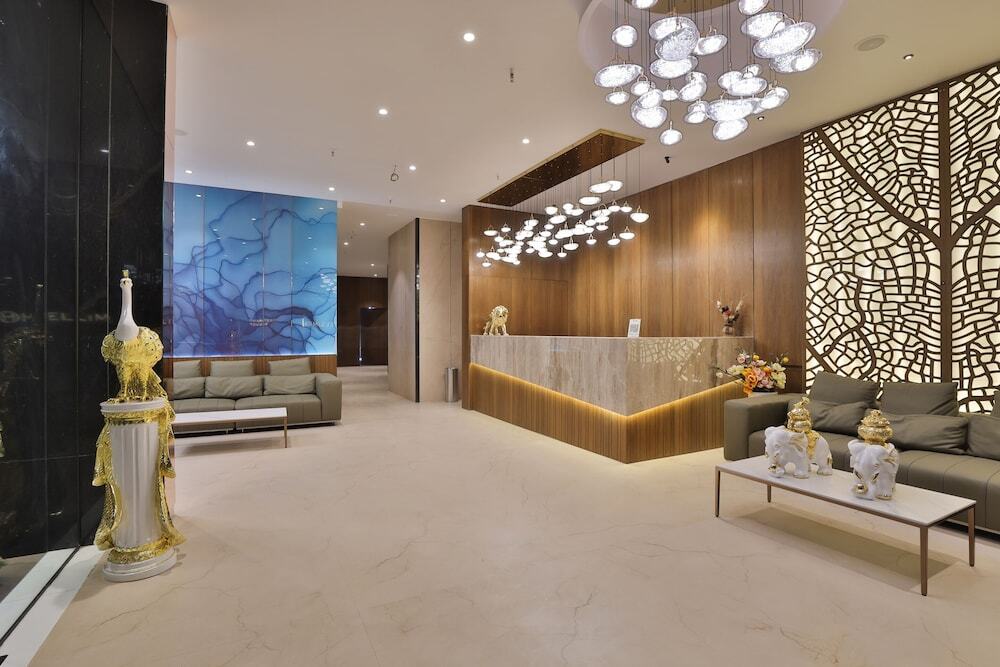 Сурат: Hotel Elements