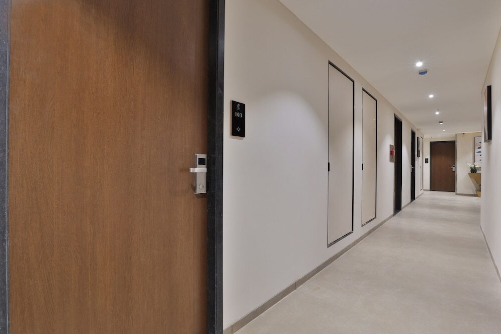 Сурат: Hotel Elements